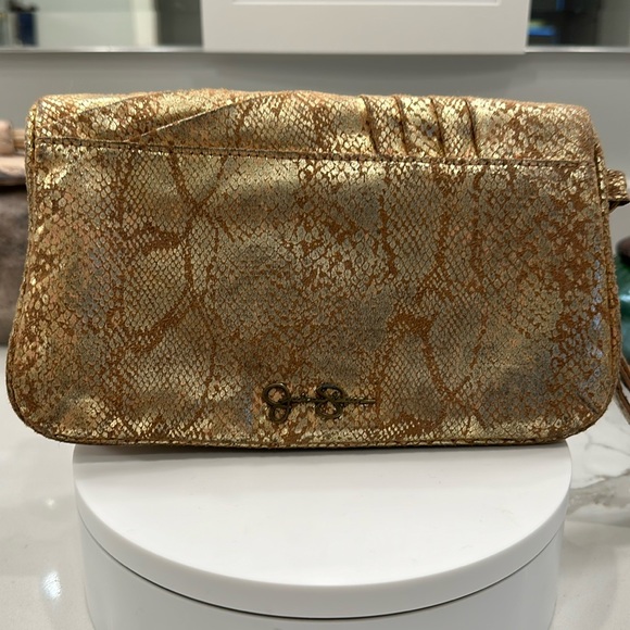 Jessica Simpson Coppery/Golden/Bronze Metallic Snakeskin Print Wristlet VGUC - Picture 5 of 17